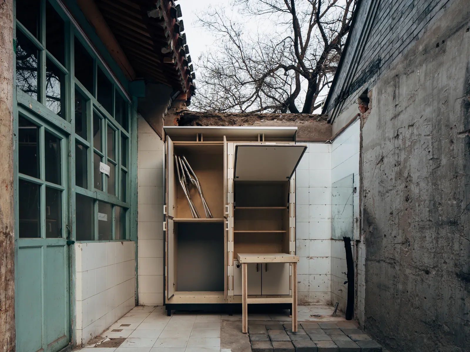 Modules in the courtyard